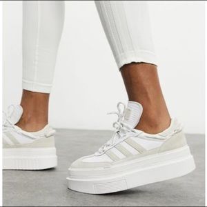 adidas like new limited edition ivy park women’s size 8 white sneaker